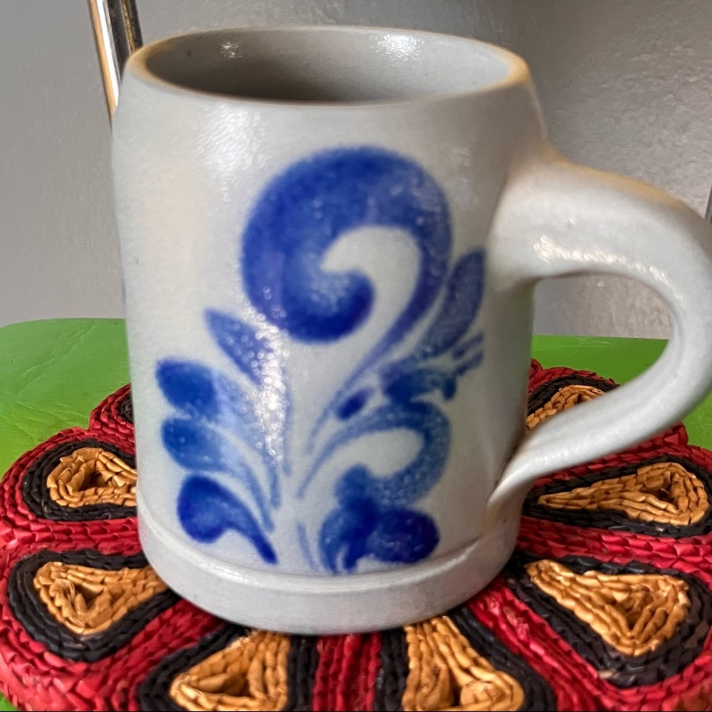 Handmade pottery mug blue and gray motif - Picture 2 of 11